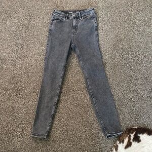 Old Navy Extra High Rise Rockstar Super Skinny Jeans in Charcoal